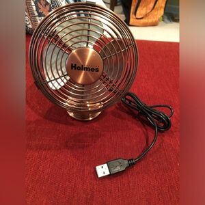 Small desktop Holmes fan, plugs into computer or usb plug to run.